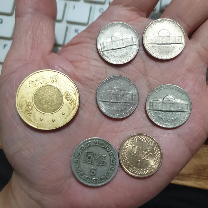 4 xu Mỹ và 3 xu Đài 1031492