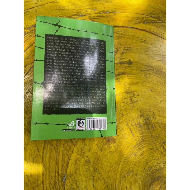 KẺ BỊ TRUY NÃ- John Le Carre 536680