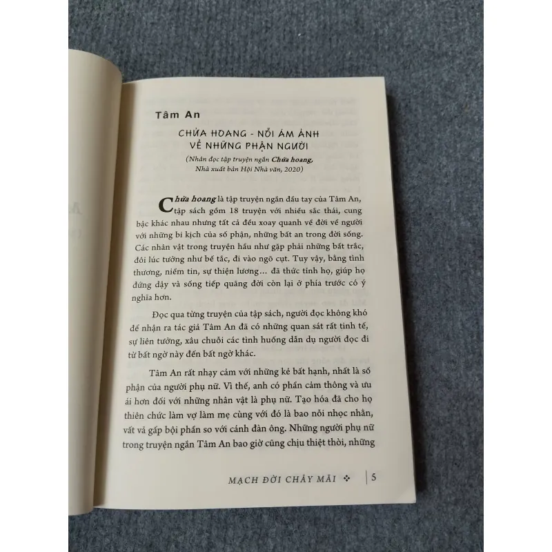 MẠCH ĐỜI CHẢY MÃI ( 36 KHÚC ĐÒ ĐƯA THƠ VÀ VĂN XUÔI) 729277