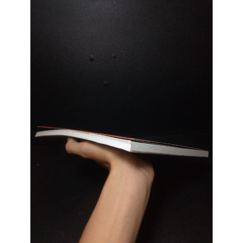 Kiên Nhẫn Và Yêu Thương mới 90% bẩn bìa HCM0810 912403