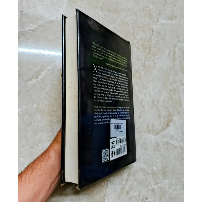 NGƯỜI HÙNG MANG NGÀN KHUÔN MẶT 717957