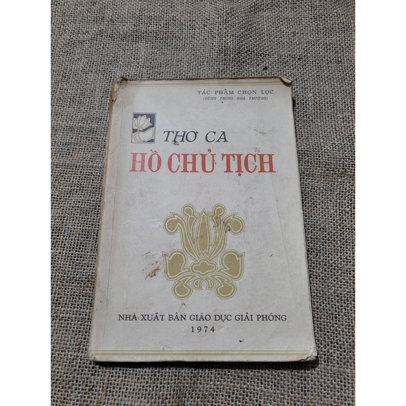 Thơ ca Hồ Chủ tịch _;1974, sách khổ lớn _ Nhật ký trong tù và những bài thơ khác  327805