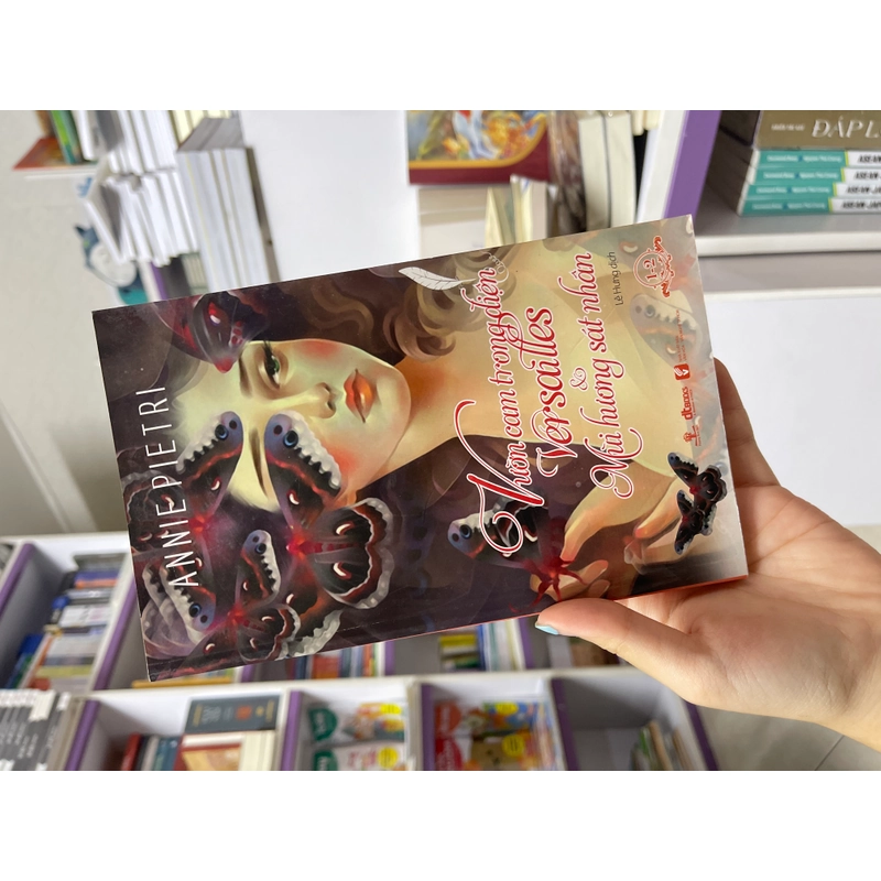 Vườn cam trong điện Versailles & Mùi hương sát nhân - Annie Pietri 495914
