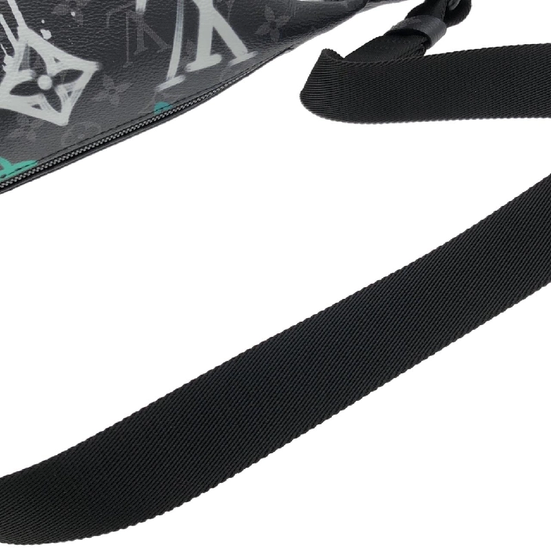 Túi đeo chéo Louis Vuitton Monogram Eclipse (LV Graffiti Veil) Discovery Bum Bag PM M21397 - Hàng hiệu Chính hãng 803143