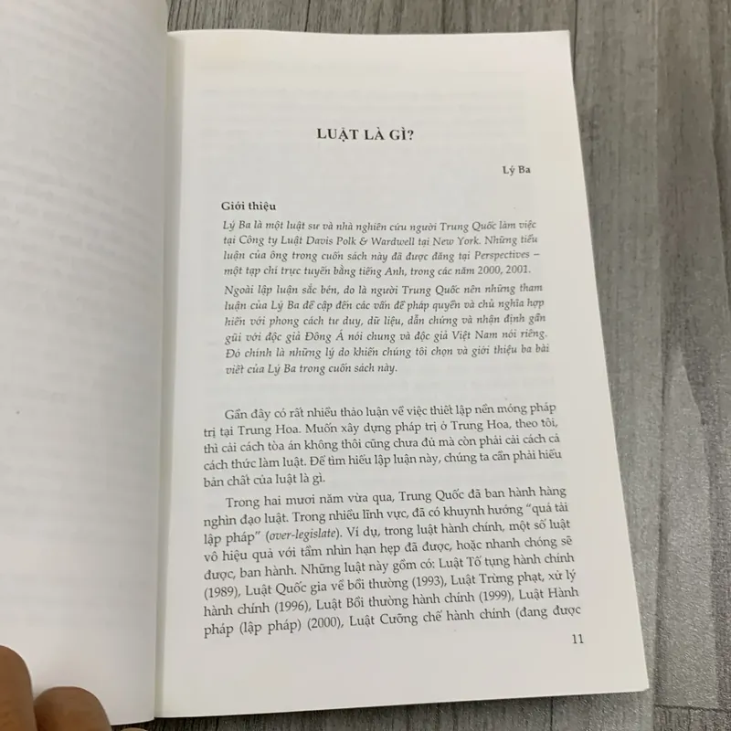 Về pháp quyền và chủ nghĩa hợp hiến, một số tiểu luận của các học giả nước ngoài. 3a5 717399