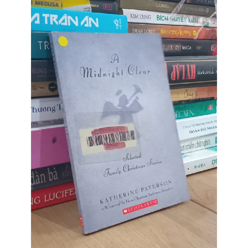 A Midnight Clear: Selected Family Christmas Stories - Katherine Paterson 708298