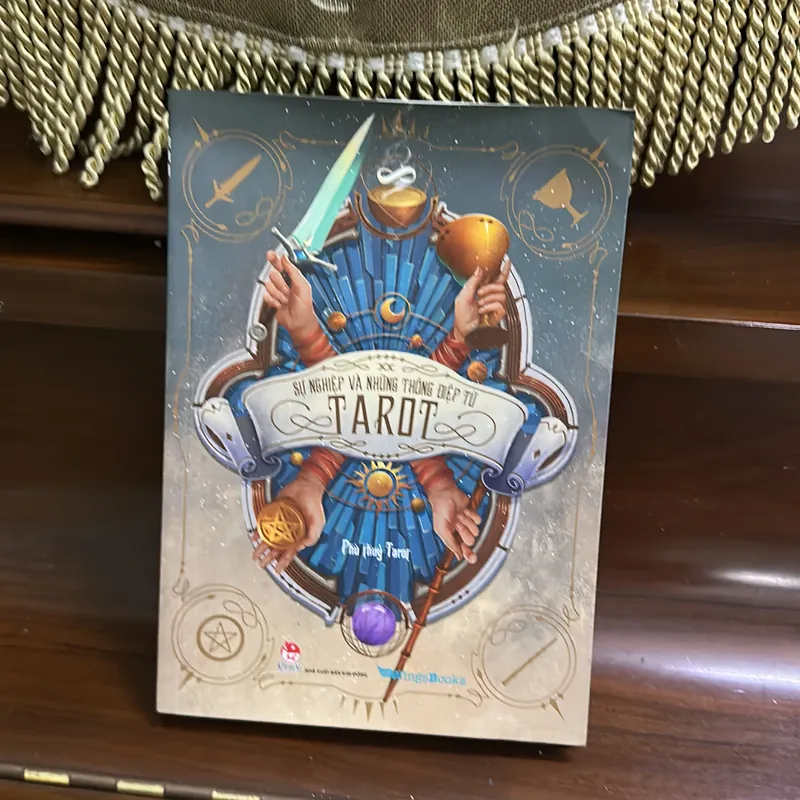 Sự nghiệp và những thông điệp từ tarot  682395