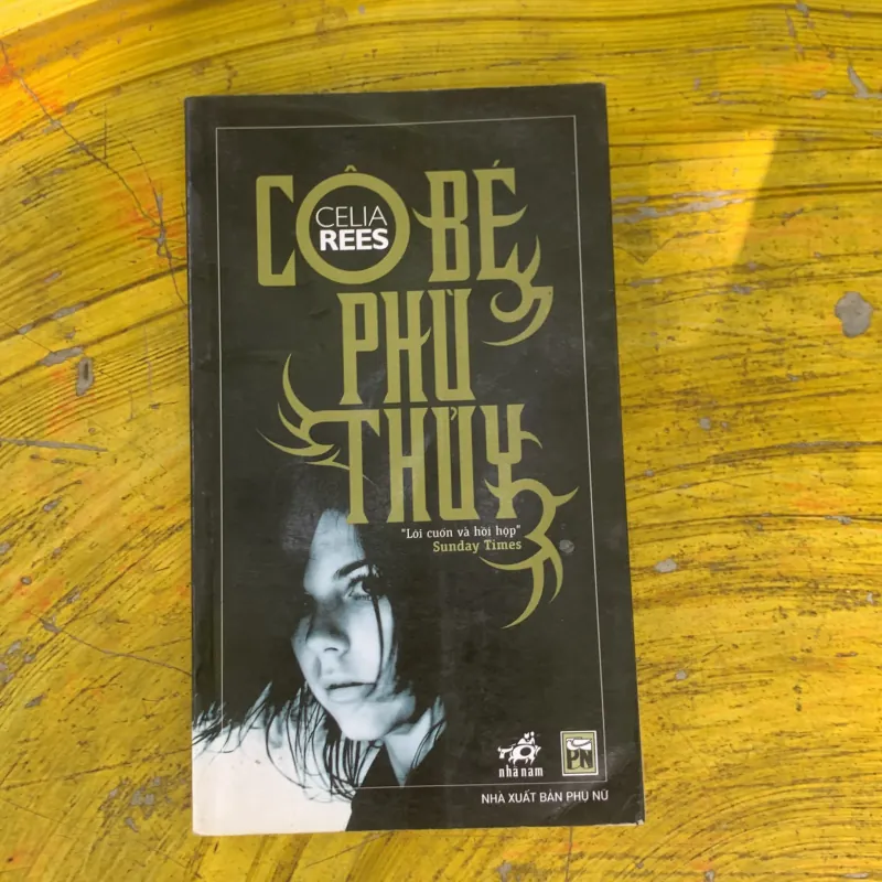 CÔ BÉ PHÙ THUỶ - CELIA REES 752675