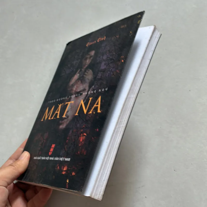 Mặt nạ - Tina Tình 687530