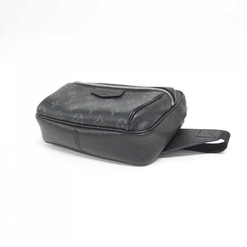 Túi đeo chéo Louis Vuitton Taiga Lama Bum Bag Outdoor M30245 613350