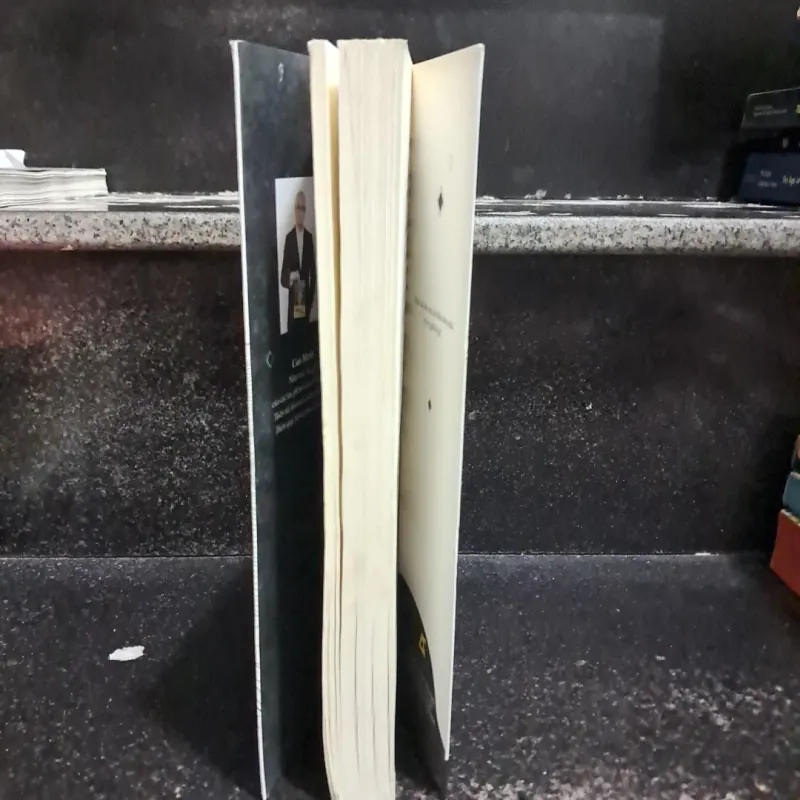 Thiên tài bên trái kẻ điên bên phải 1003888