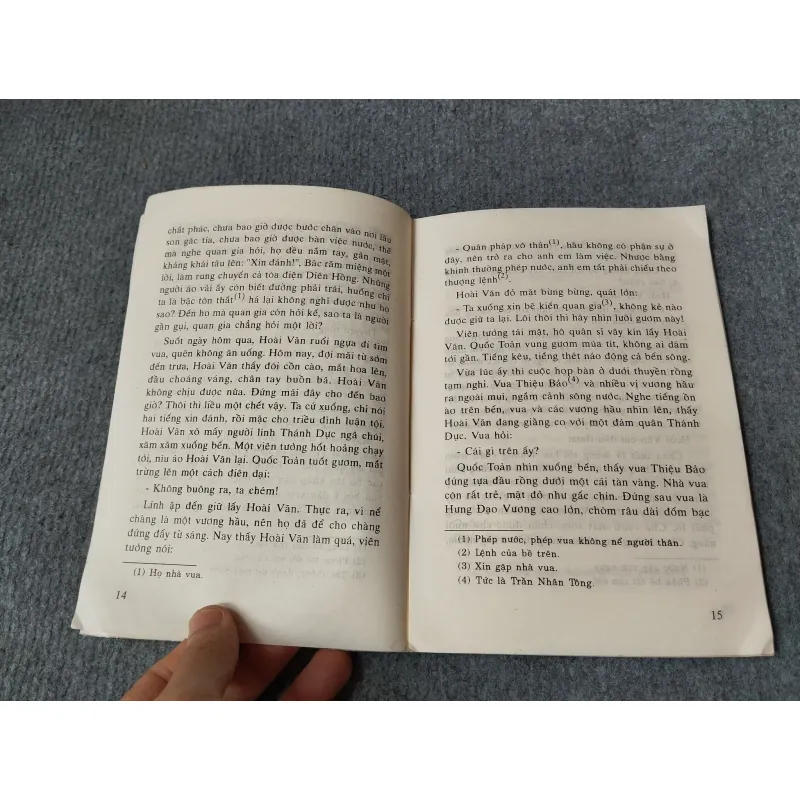 LÁ CỜ THÊU SÁU CHỮ VÀNG - NGUYỄN HUY TƯỞNG 719831