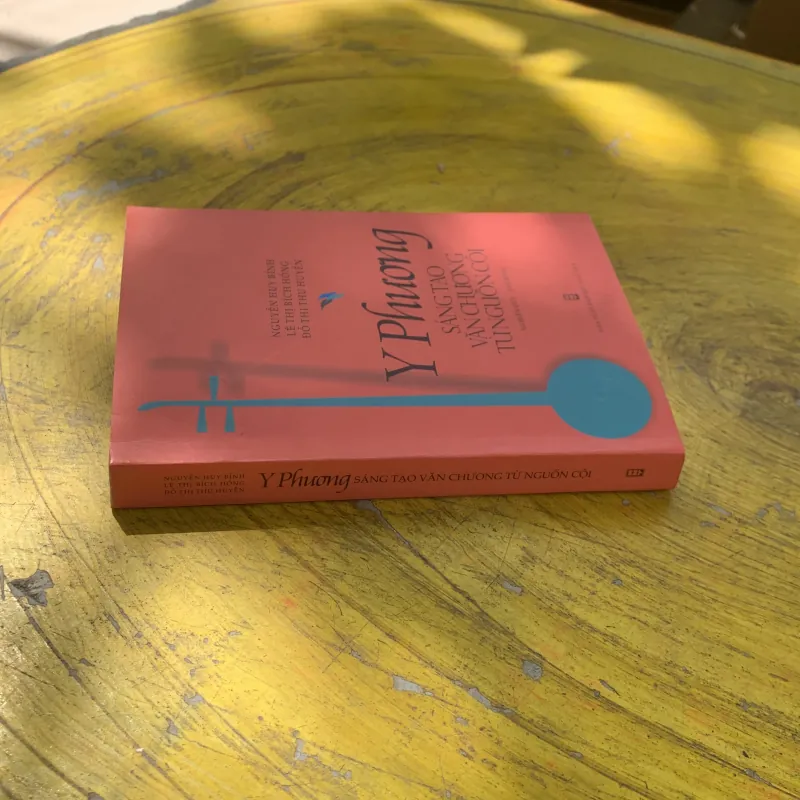 Y PHƯƠNG SÁNG TẠO VĂN CHƯƠNG TỪ NGUỒN CỘI- nhiều tác giả 784995