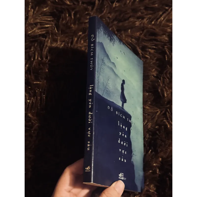 Lặng yên dưới vực sâu 990985