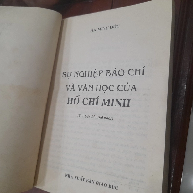 Hà Minh Đức - SỰ NGHIỆP BÁO CHÍ VÀ VĂN HỌC CỦA HỒ CHÍ MINH 541733