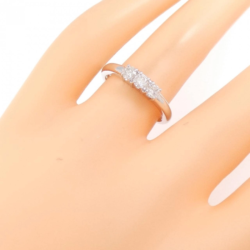 Nhẫn kim cương ba viên K18WG 0.39CT 669134