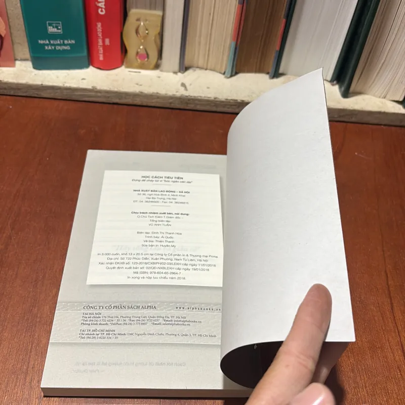 II Sách Mất Bìa: Học Cách Tiêu Tiền Đừng Để Cháy Túi Vì Tóc Ngắn Cắn Dài - LARRY WINGET 786787