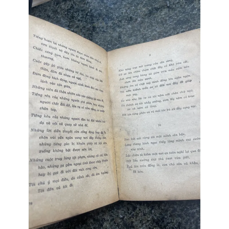 Lá cỏ Uytman XB 1981 763306