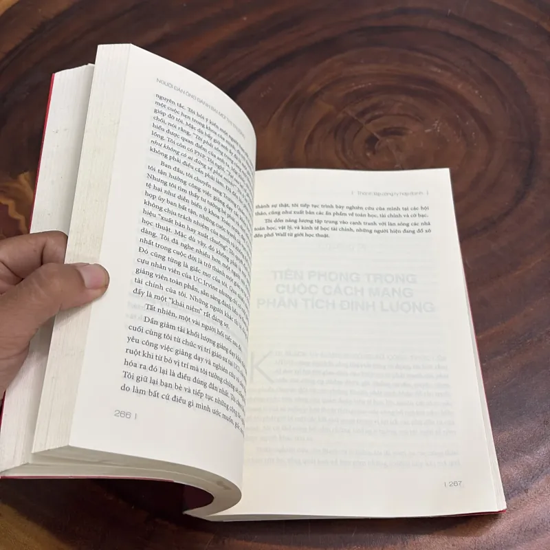 II Tủ Sách Đầu Tư: Người Đàn Ông Đánh Bại Mọi Thị Trường - Edward O. Thorp - 2020 989835