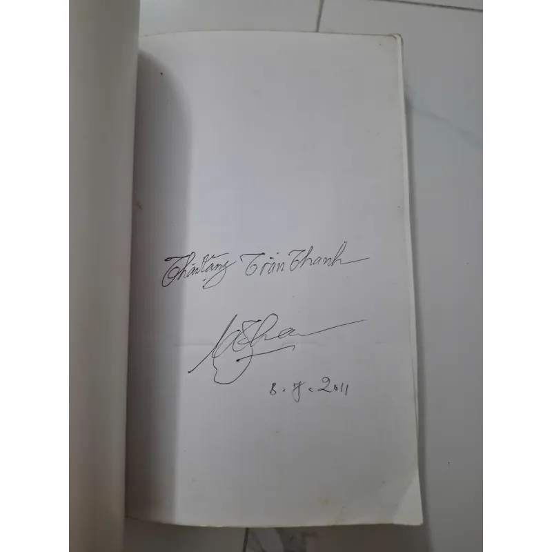 Nhìn ra thế giới - Hiếu Tân - Chính trị / Xã hội / Tiểu luận 1006575