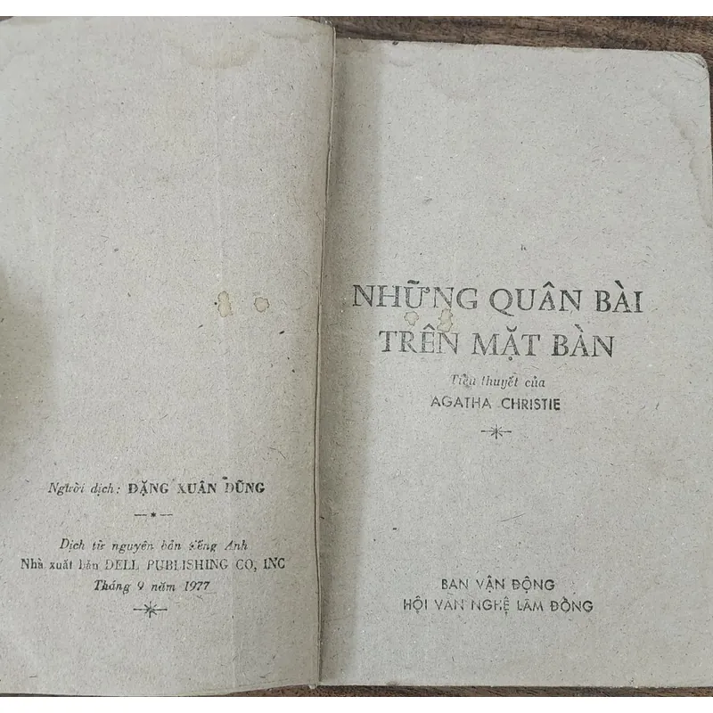 Tiểu thuyết trinh thám của nữ nhà văn Agatha Christie: NHỮNG QUÂN BÀI TRÊN MẶT BÀN 717891