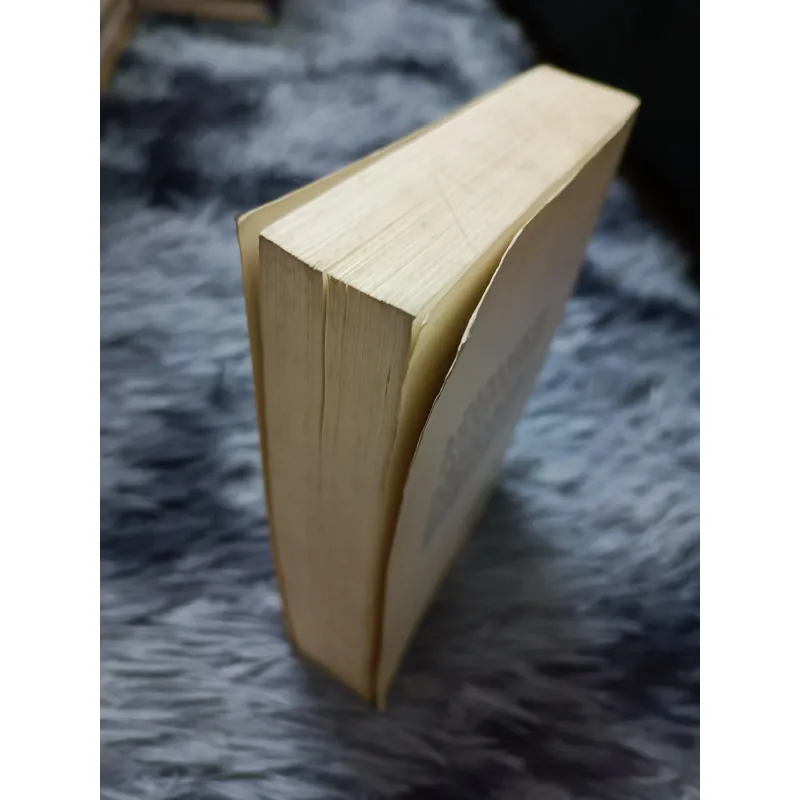 Ngài đại tá chờ thư (Gabriel Garcia Marquez) 1001605