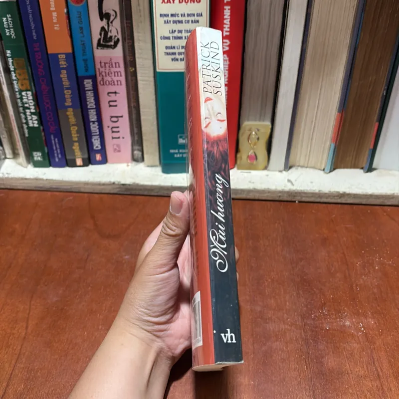 II Tiểu Thuyết: Mùi Hương, Chuyện Một Kẻ Giết Người - PATRICK SUSKIND - Lê Chu Cầu (Dịch) 795582