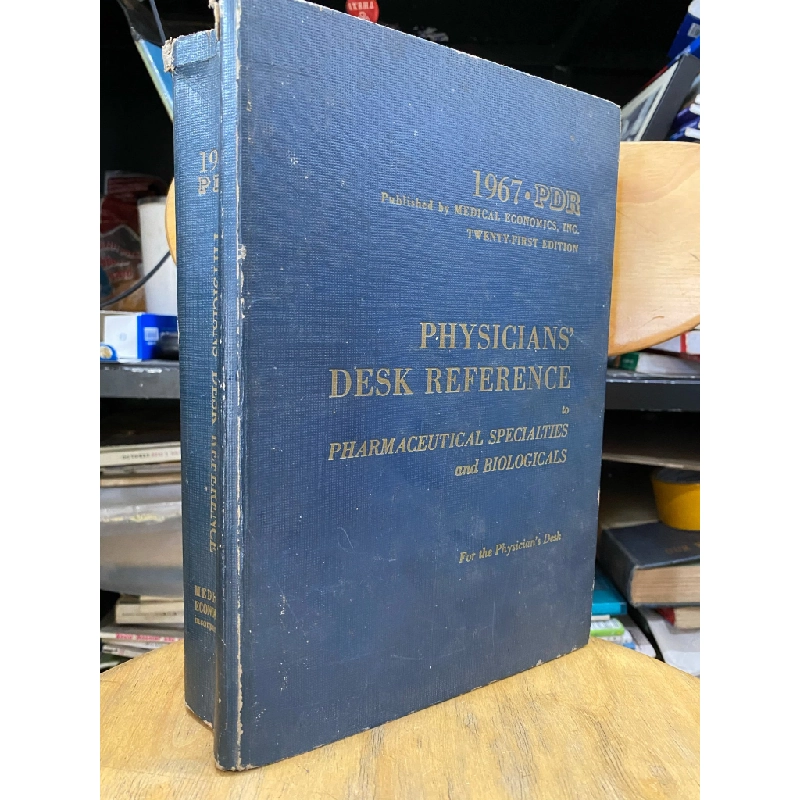 Physicians' Desk Reference to Pharmaceytical Specialties and Biologicals (1967) 335019