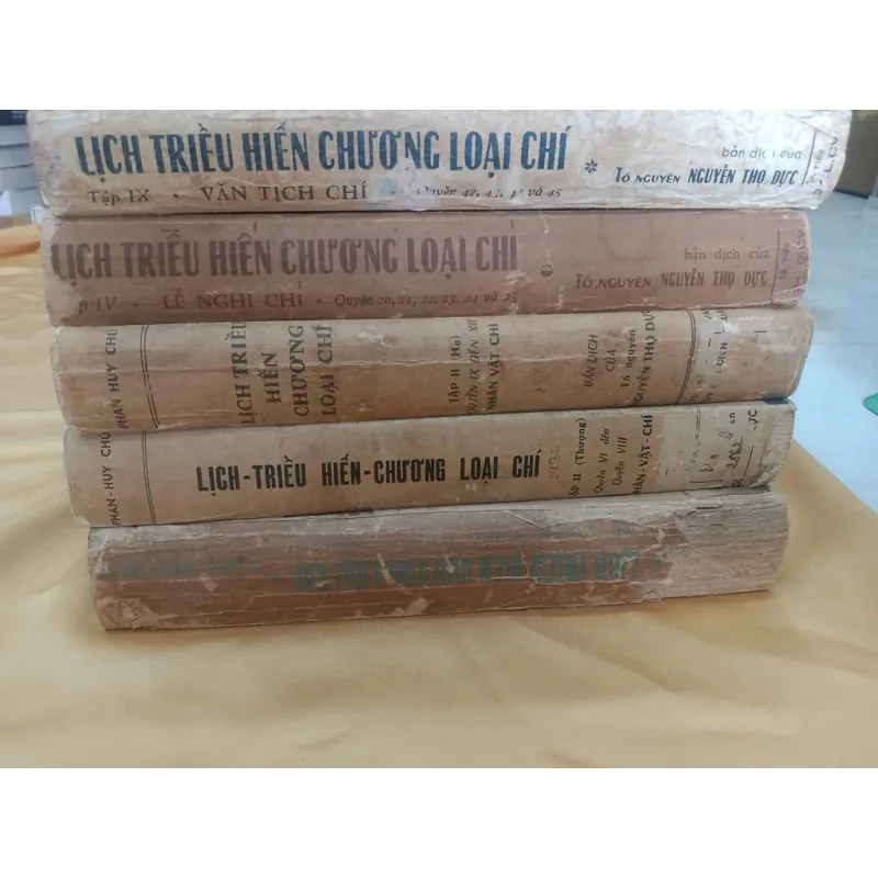 Lịch triều hiến chương loại chí - Phan Huy Chú  715503