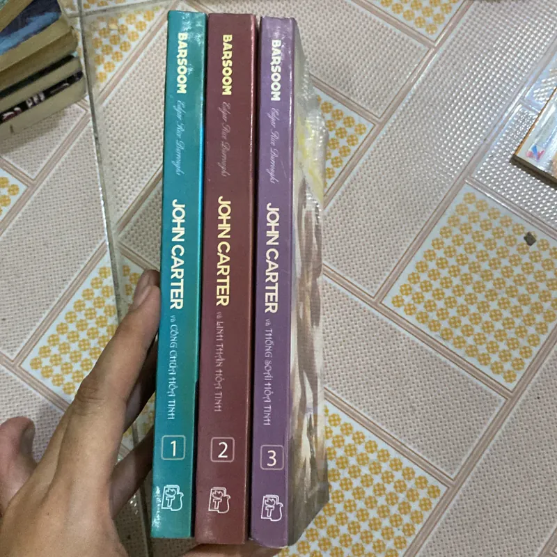 3 tập Barsoom (hay còn gọi là John Carter) của tác giả Edgar Rice Burroughs.  736381
