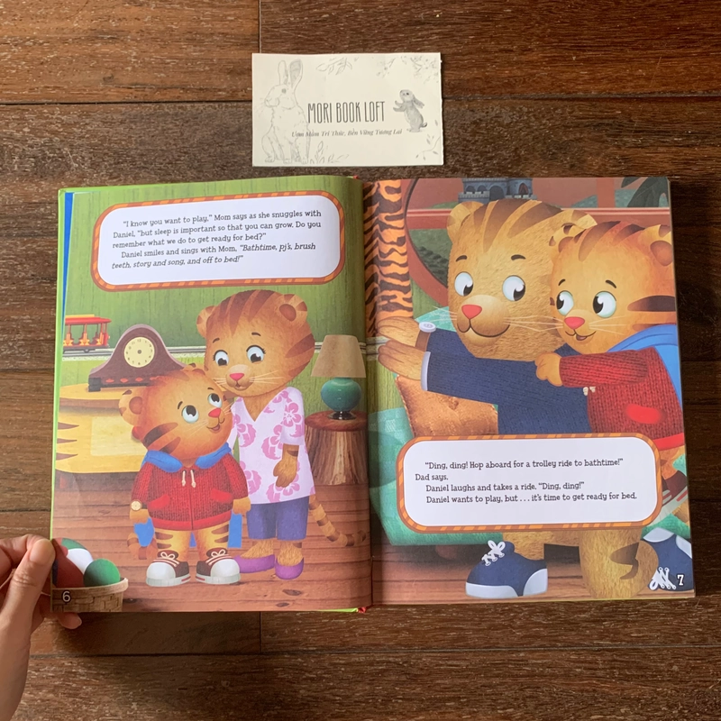 Sách ngoại văn Daniel Tiger’s 5-Minute Stories, Used, Bìa xốp 498050