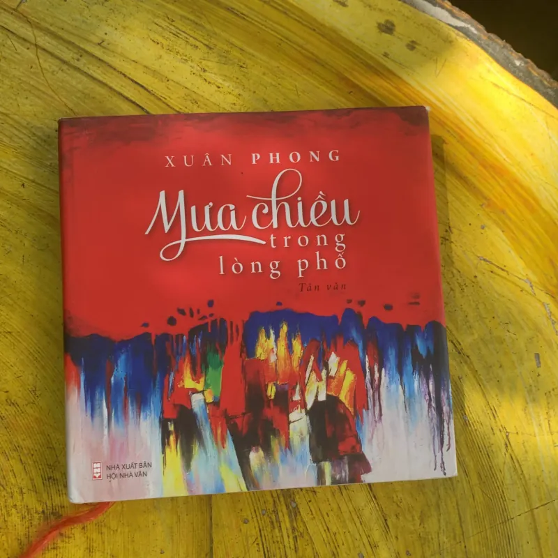 MƯA CHIỀU TRONG LÒNG PHỐ- tản văn- XUÂN PHONG 752454