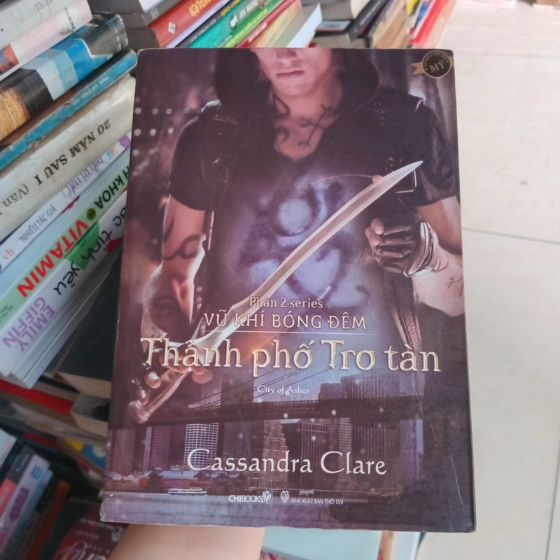 Thành phố tro tàn 508079