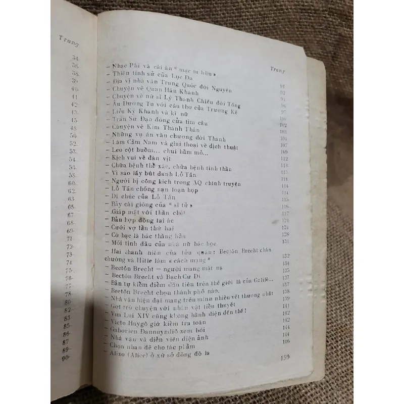Chuyện làng văn Việt Nam và thế giới  689698