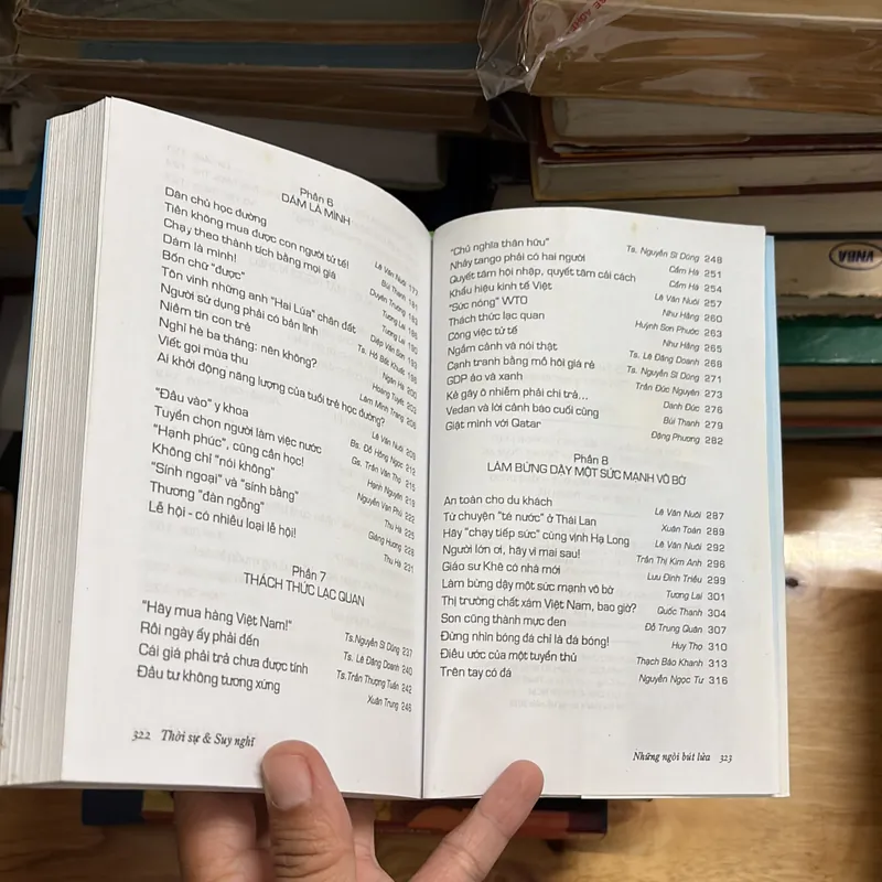 II Những Ngòi Bút Lửa (Tuyển Tập Những Bài “Thời Sự Và Suy Nghĩ” Đã Đăng Trên Tuổi Trẻ 700455