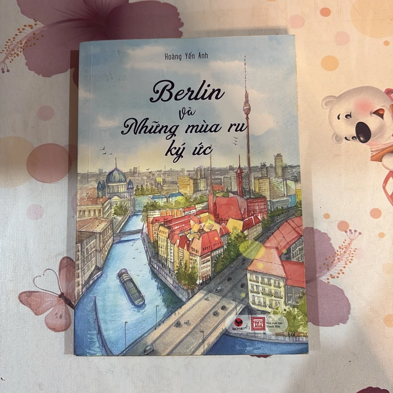 Tên sách: Berlin và Những mùa ru Ký ức, sách tản văn, tác giả Hoàng Yến Anh 550400