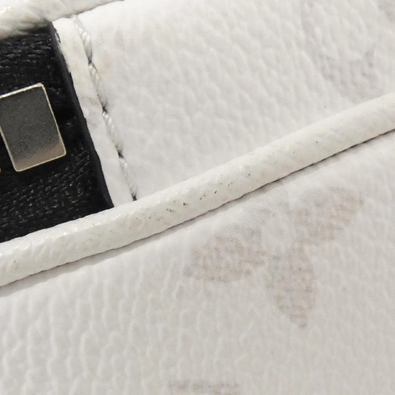 Túi đeo chéo Louis Vuitton Taiga Lama Alpha M31069 613401