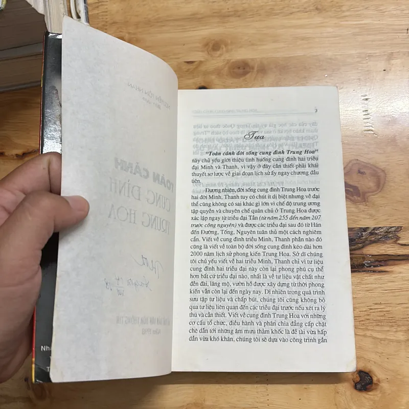II Sách Về Trung Quốc: Toàn Cảnh Cung Đình Trung Hoa - Nguyễn Tôn Nhan - 1998 691312