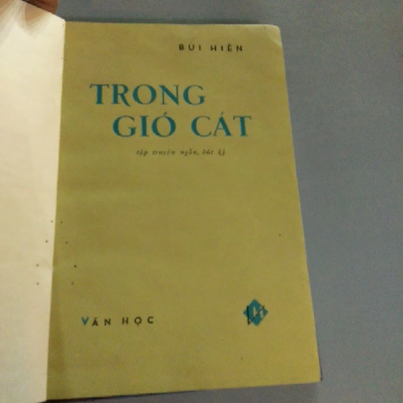 TRONG GIÓ CÁT - Bùi Hiến 223792