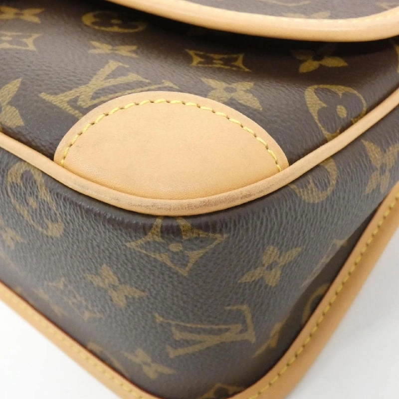 Túi xách vai Louis Vuitton Monogram Diana PM M46049 608835