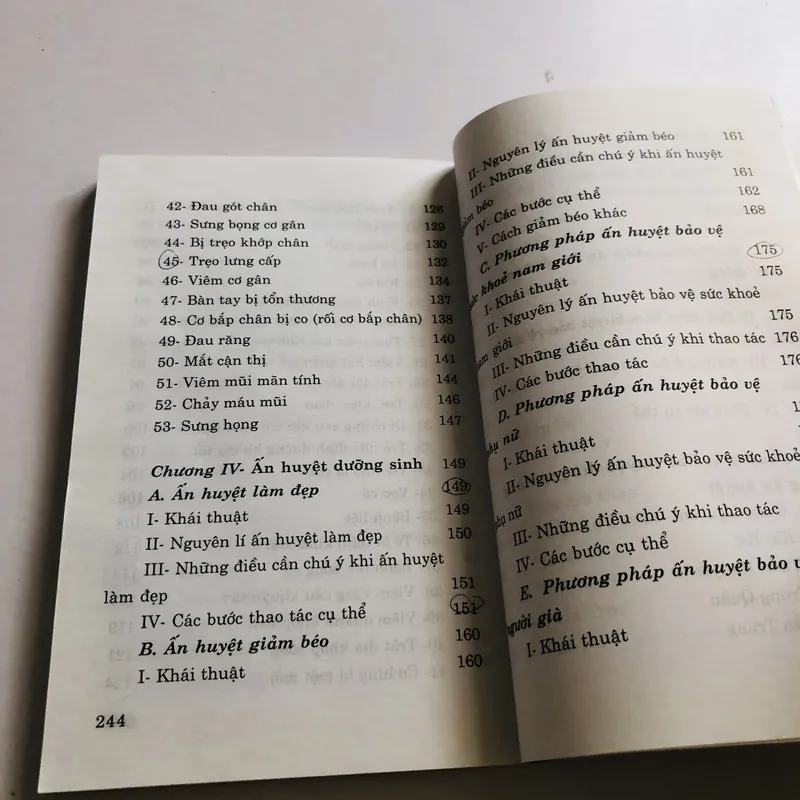 ẤN HUYỆT BẰNG TAY CHỮA BỆNH  594536