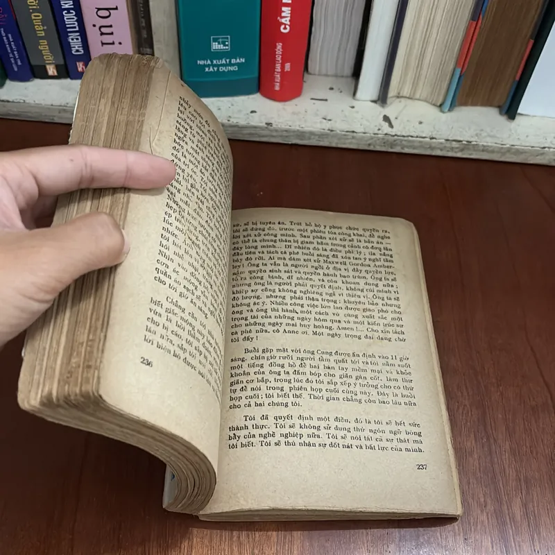 II Tựa sách: Ông Đại Sứ - MORRIS L. WEST - 1989 603057