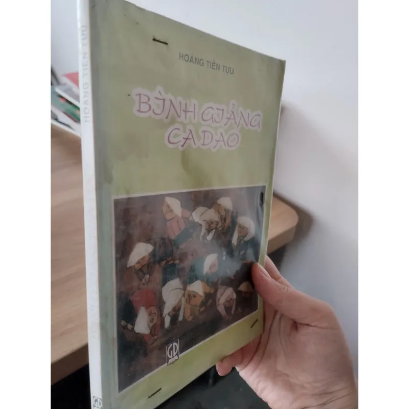 Sách Bình giảng ca dao của tác giả Hoàng Tiến Tựu là  958442