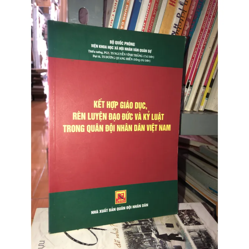 Kết hợp giáo dục, rèn luyện đạo đức và kỷ luật trong quân đội nhân dân Việt Nam 703351