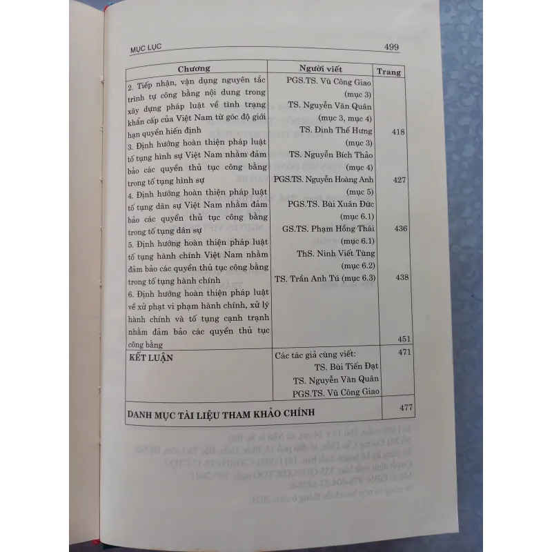 Sách chuyên khảo  935371