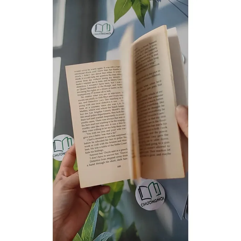 [MIỄN PHÍ BỌC SÁCH] A Shiver of Light - Laurell K. Hamilton 1027193