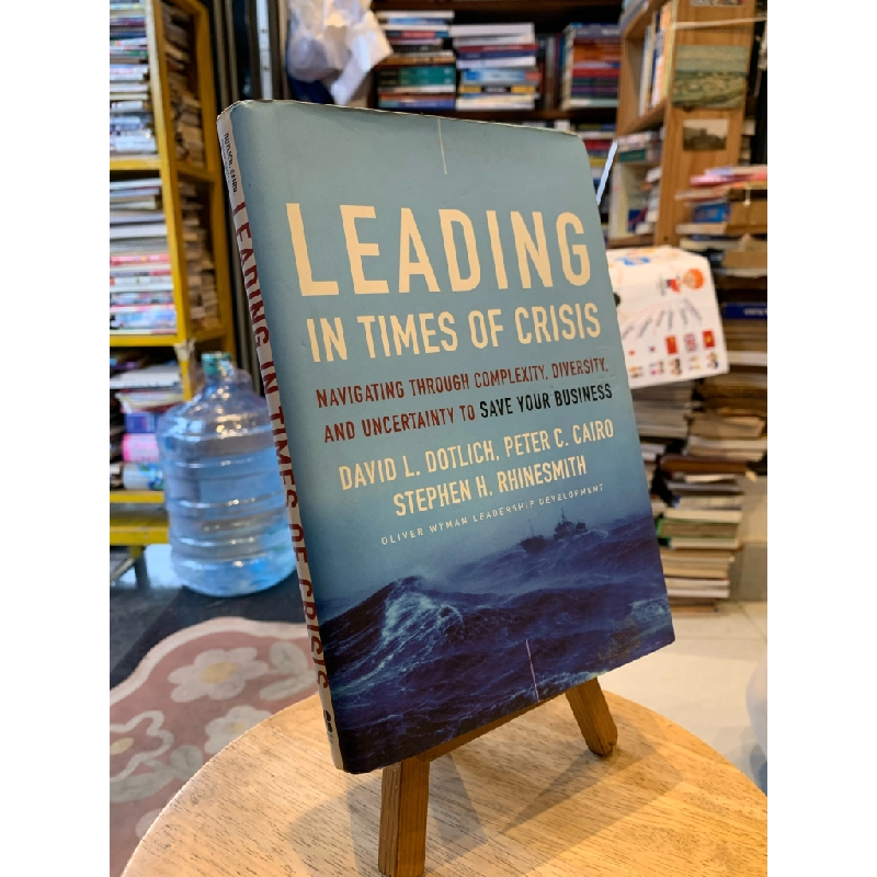Leading in Times of Crisis: Navigating through complexity, diversity, and uncertainty to save your business - David L. Dotlich, Peter C. Cairo, Stephen H Phinesmith 336404