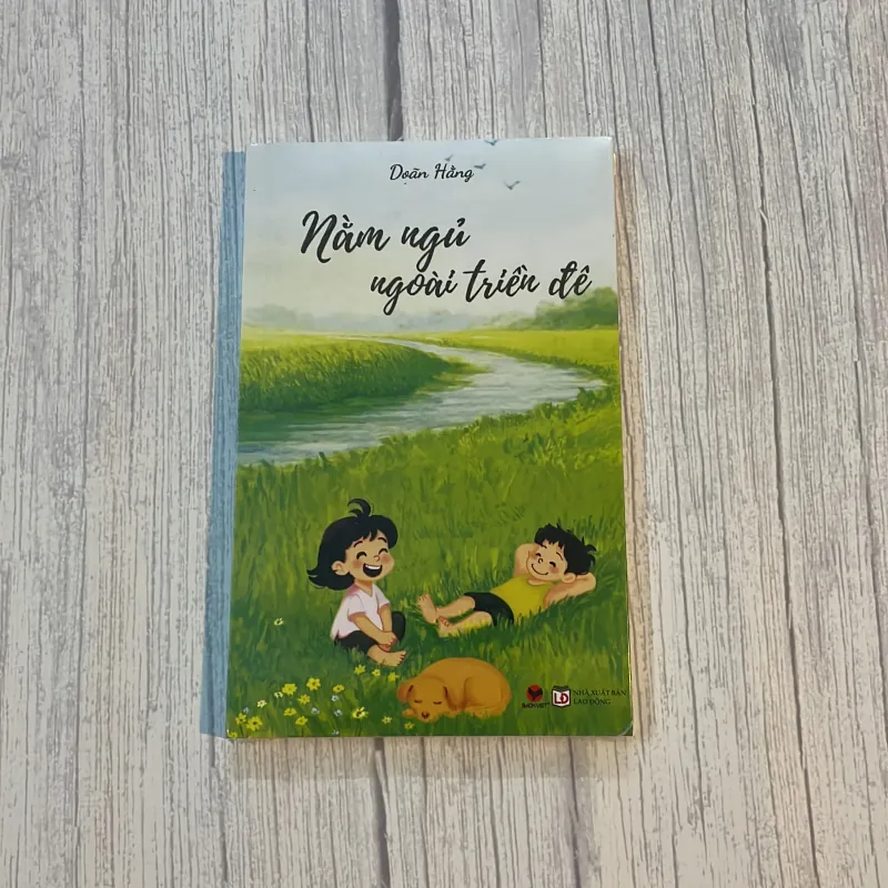 NẰM NGỦ NGOÀI TRIỀN ĐÊ - DOÃN HẰNG (CÒN SEAL) 931345