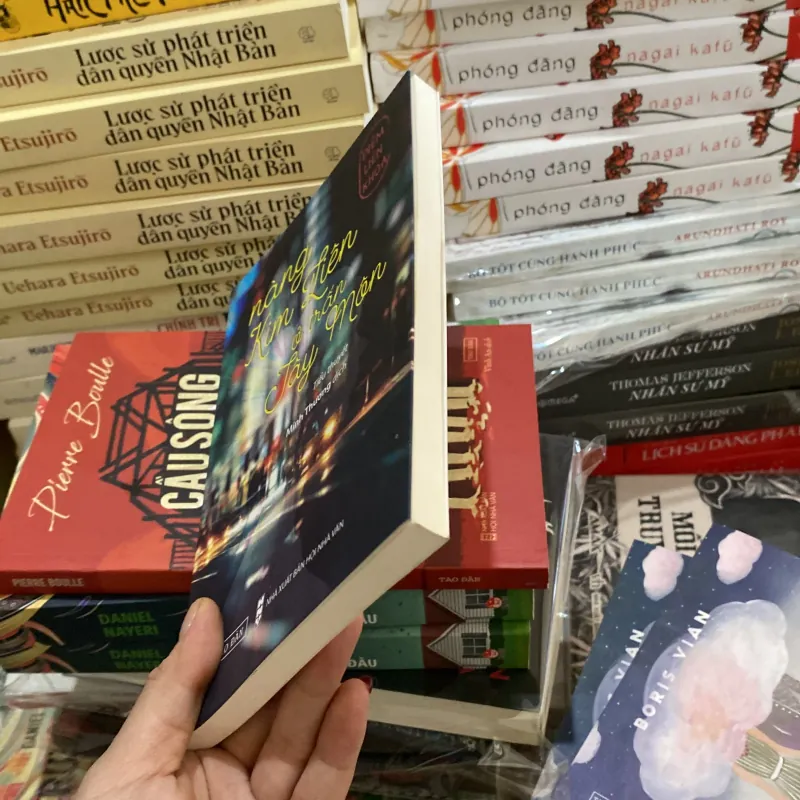 Nàng Kim Liên ở trấn Tây Môn" của tác giả Diêm Liên Khoa.  994288