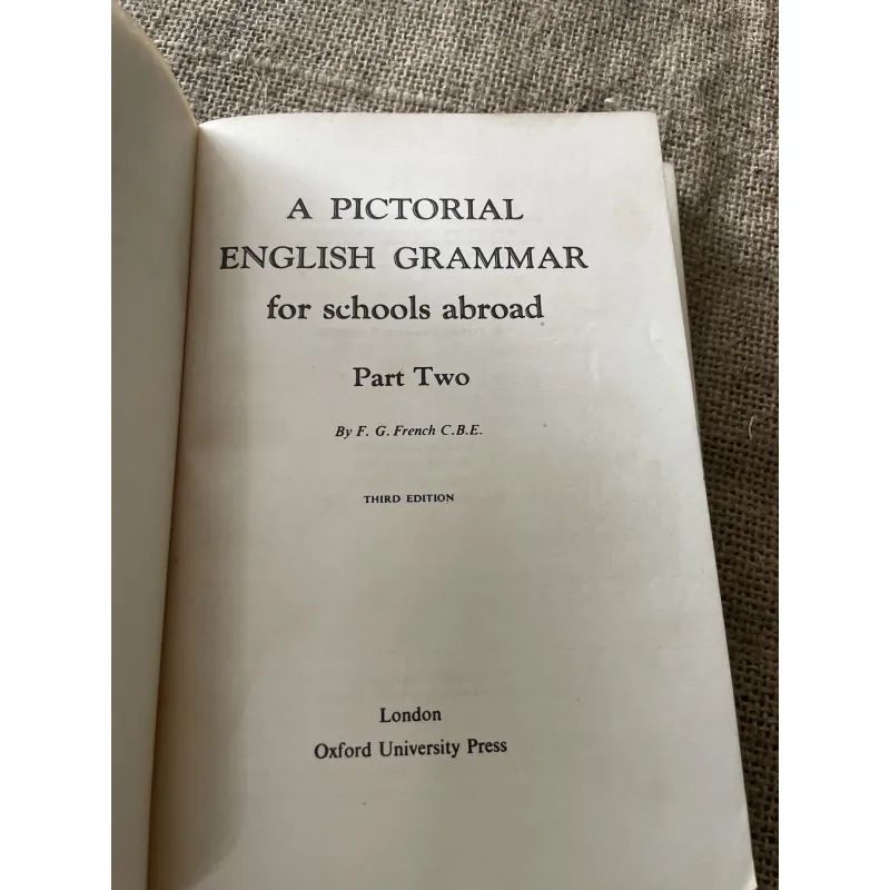 A PICTORIAL ENGLISH GRAMMAR PART TWO - Third Edision sách tiếng Anh, in tại Mỹ  796207